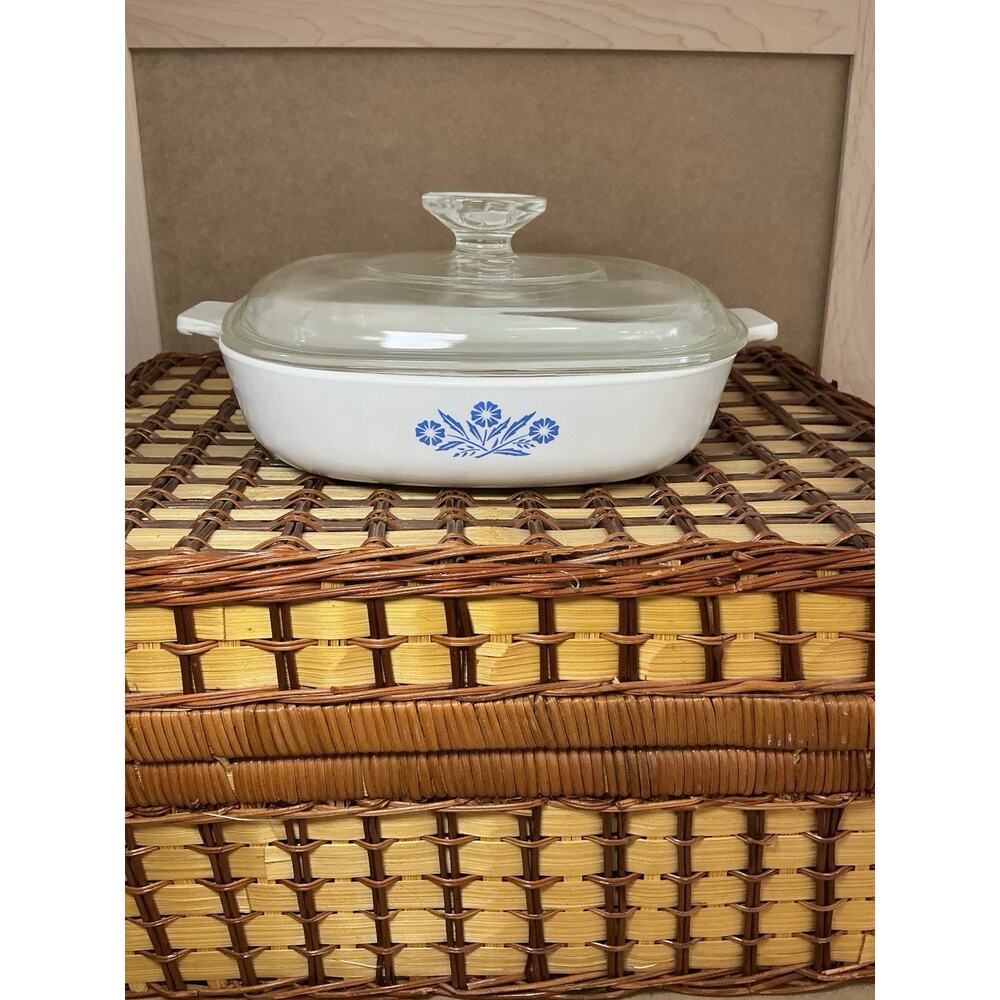 Vtg Corning Ware P-9-B Blue Cornflower 9" Square Casserole Dish - CHIP IN LID